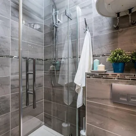 Przytulny Apartament W Centrum 100 Metrow Od Rynku Apartment